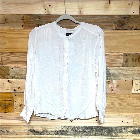 Banana Republic size Small White 100% Rayon Button-Up Long Sleeve Light Blouse - Picture 1 of 8